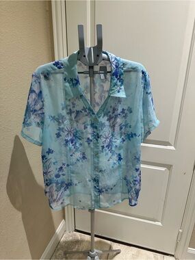 Light Aqua Floral Short-Sleeve Button Front Blouse